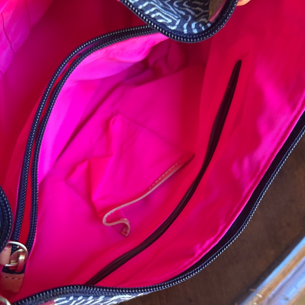 Vintage: Dooney & Bourke - Doodle bag with bright pink lining - Picture 6 of 11